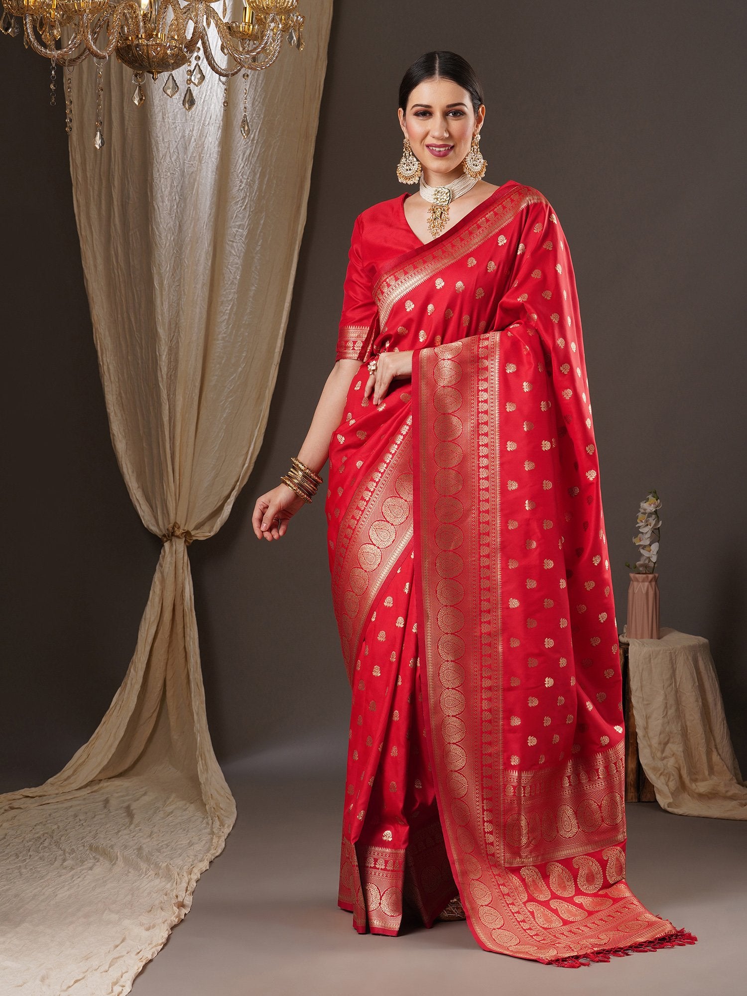 Get the best saree shops in Chandni Chowk