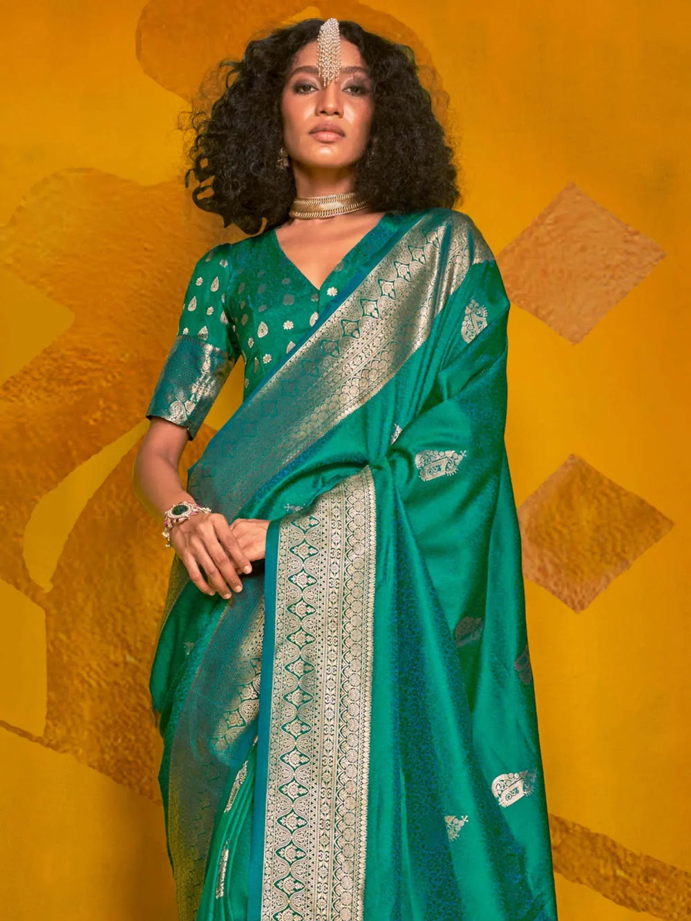 Green Banarasi Silk Blend Woven Saree - The Dori Store