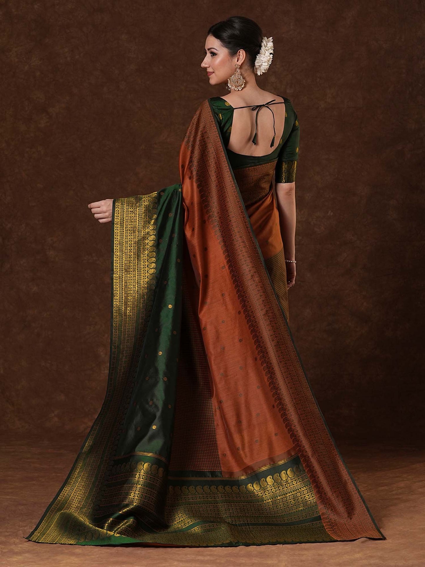 Green Venkatgiri Cotton Blend Woven Saree