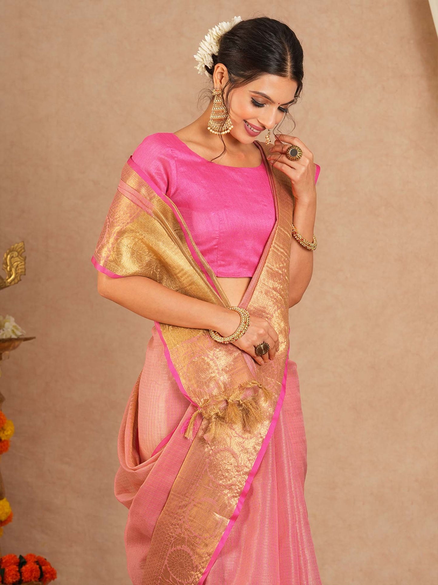 Pink Sungudi Cotton Blend Woven Saree