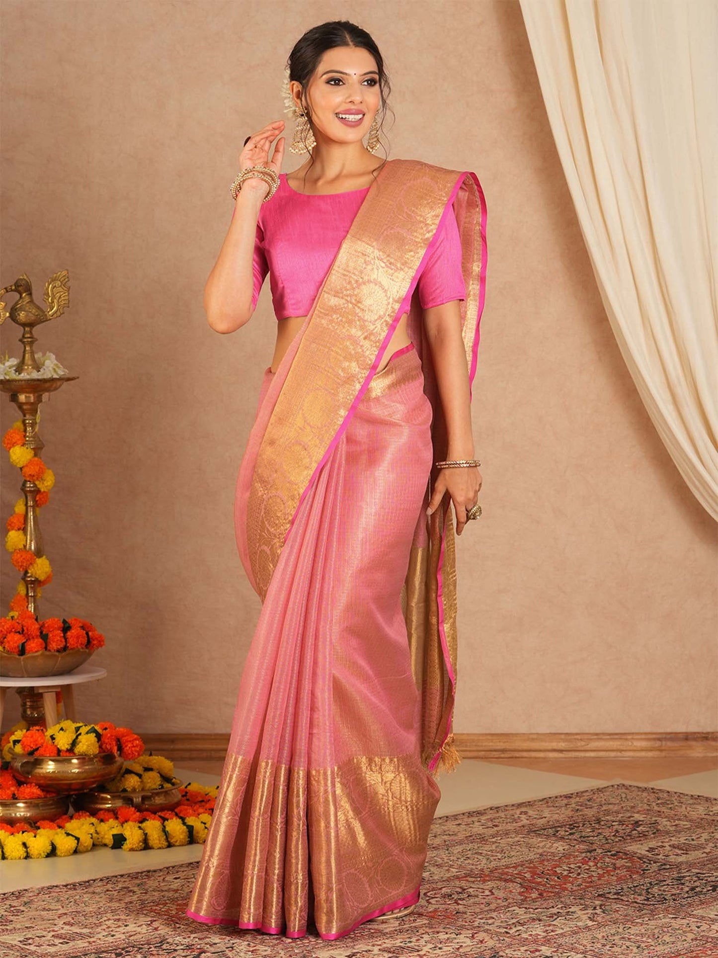 Pink Sungudi Cotton Blend Woven Saree