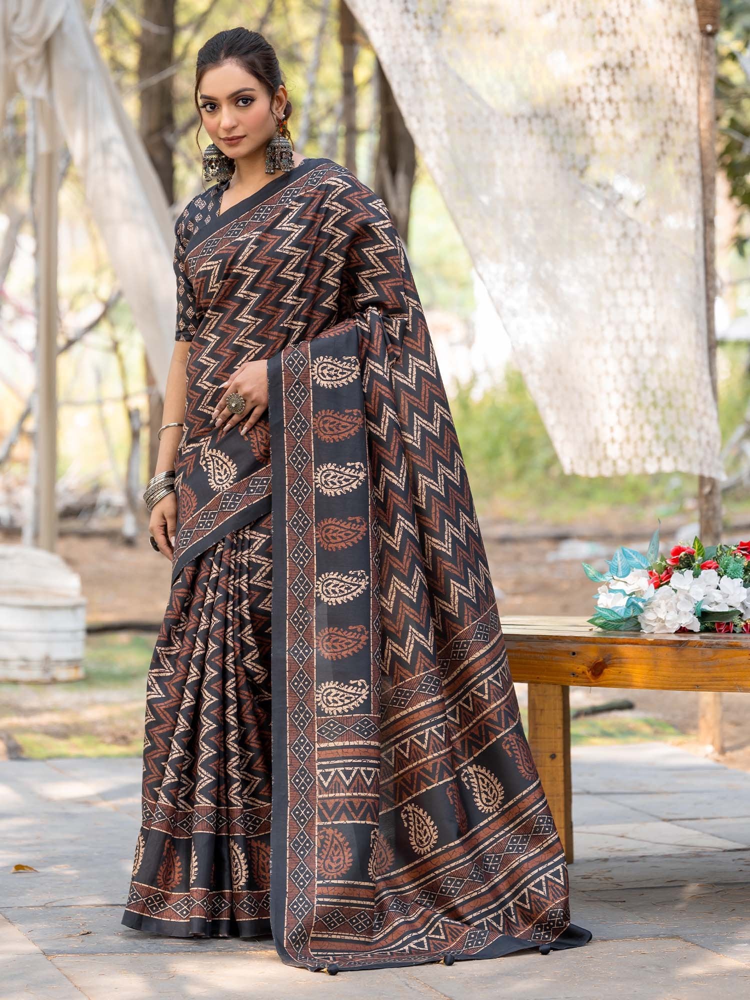 Black Black Leheriya Silk Blend Printed Saree
