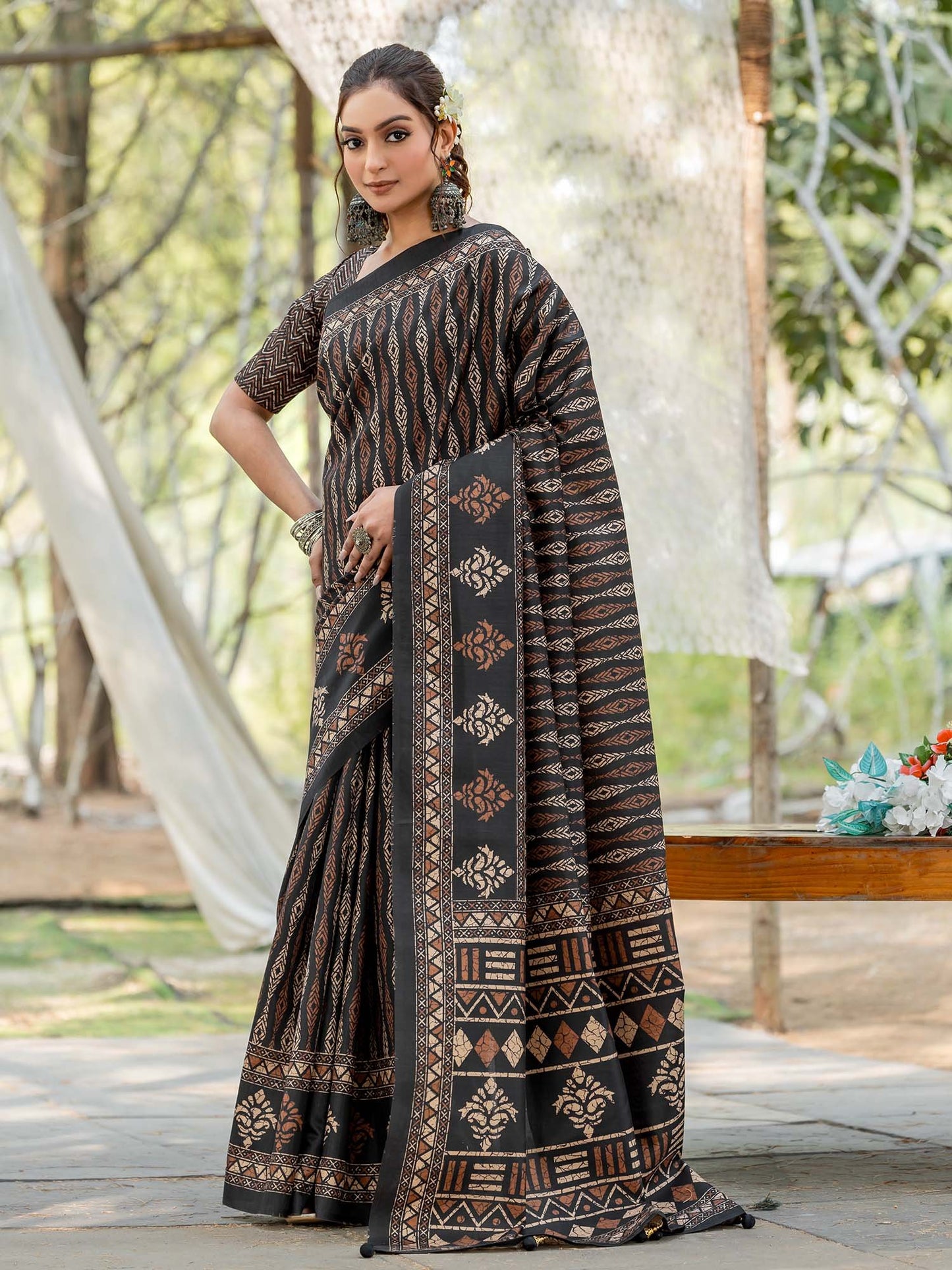Black Leheriya Silk Blend Printed Saree