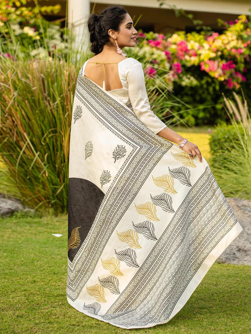 White Block Print Bhagalpuri Silk Printed Saree - The Dori Store