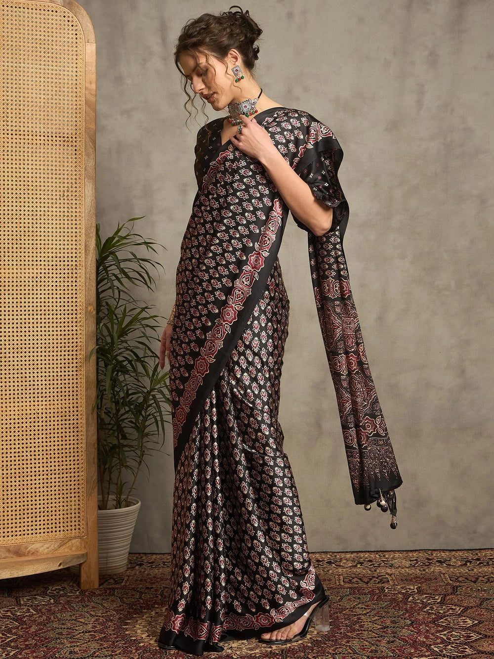 Black Block Print Pure Crepe Printed Saree - The Dori Store