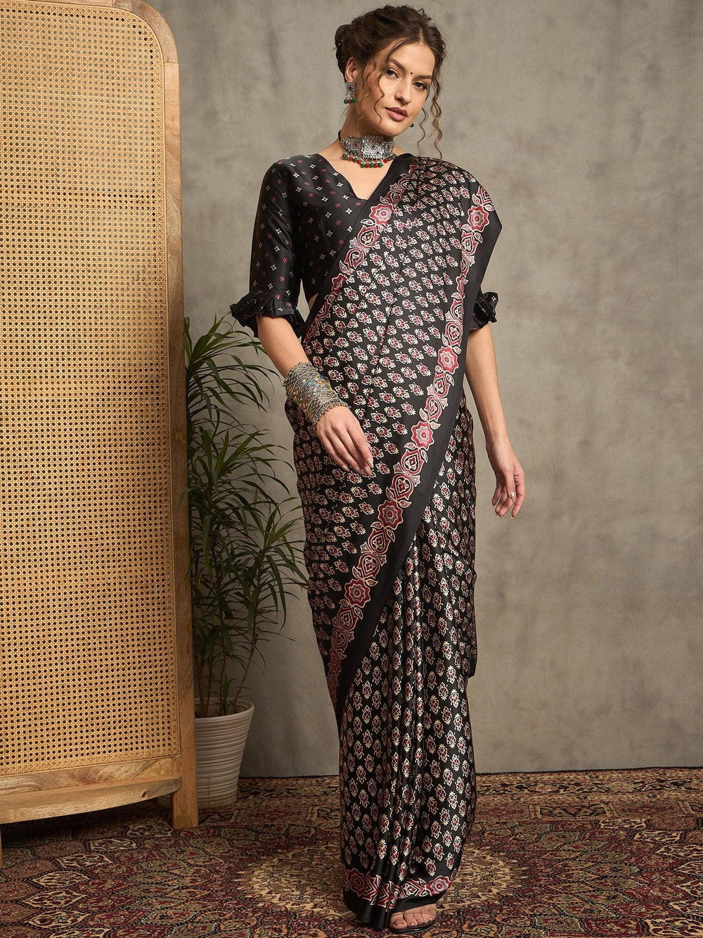 Black Block Print Pure Crepe Printed Saree - The Dori Store