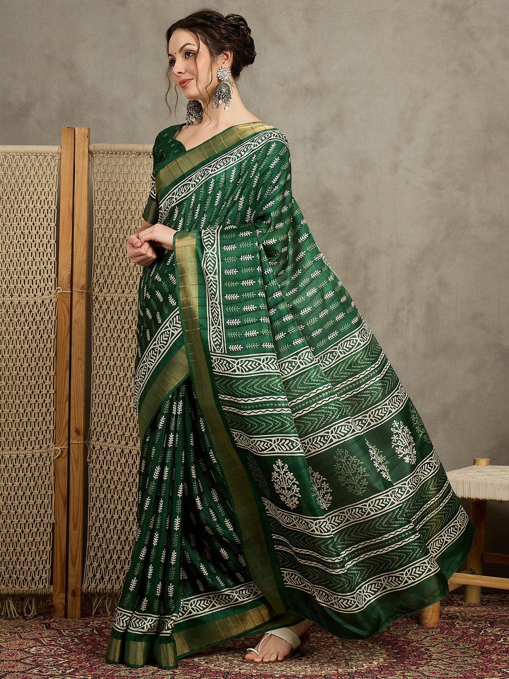 Green Sungudi Silk Blend Printed Saree - The Dori Store