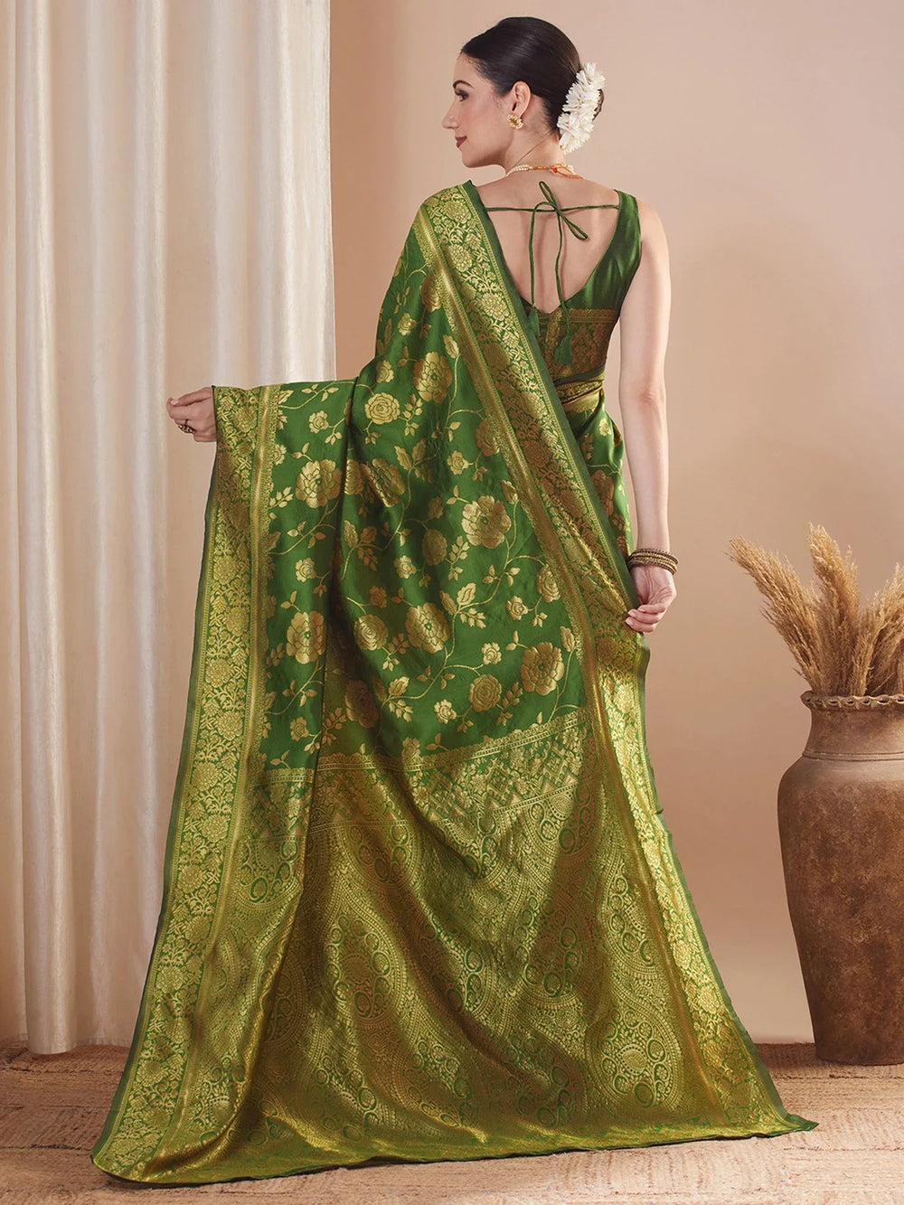 Green Banarasi Silk Blend Woven Saree - The Dori Store