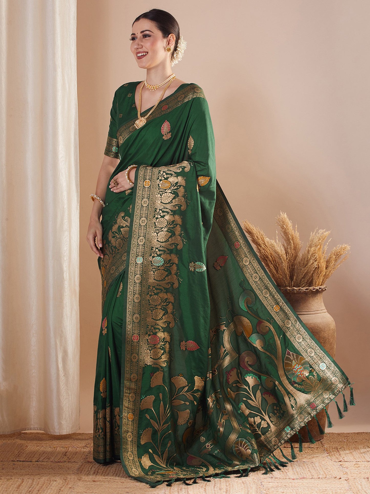 Green Banarasi Silk Blend Woven Saree