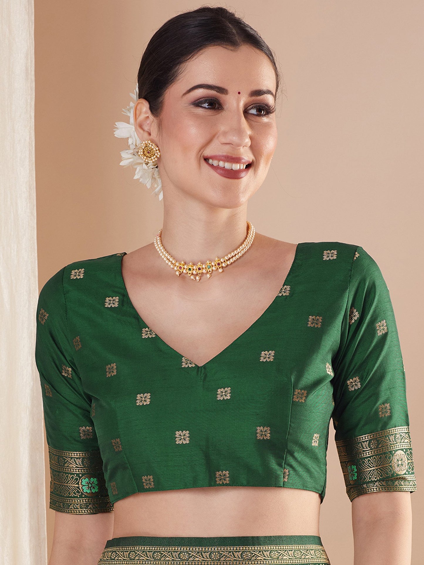Green Banarasi Silk Blend Woven Saree