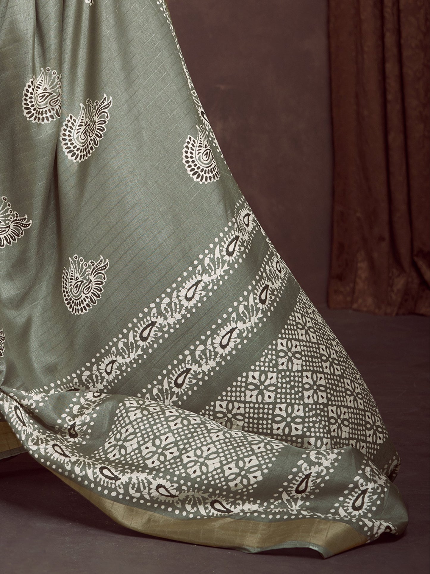 Light Block Print Silk Blend Printed Saree