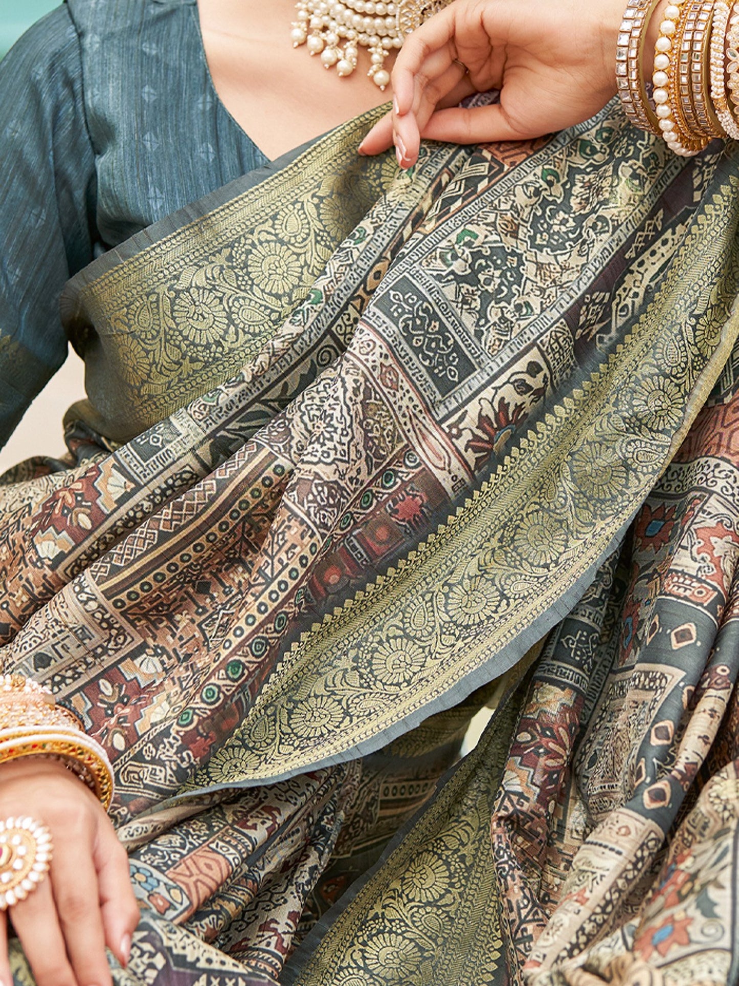 Teal Sungudi Silk Blend Woven Saree