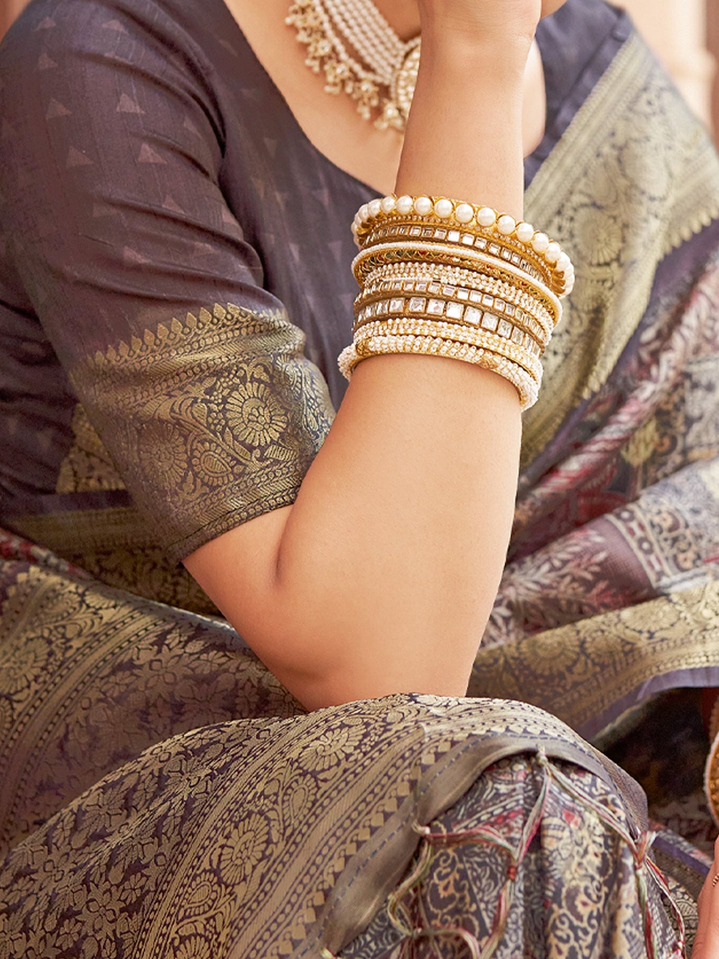 Violet Sungudi Silk Blend Woven Saree