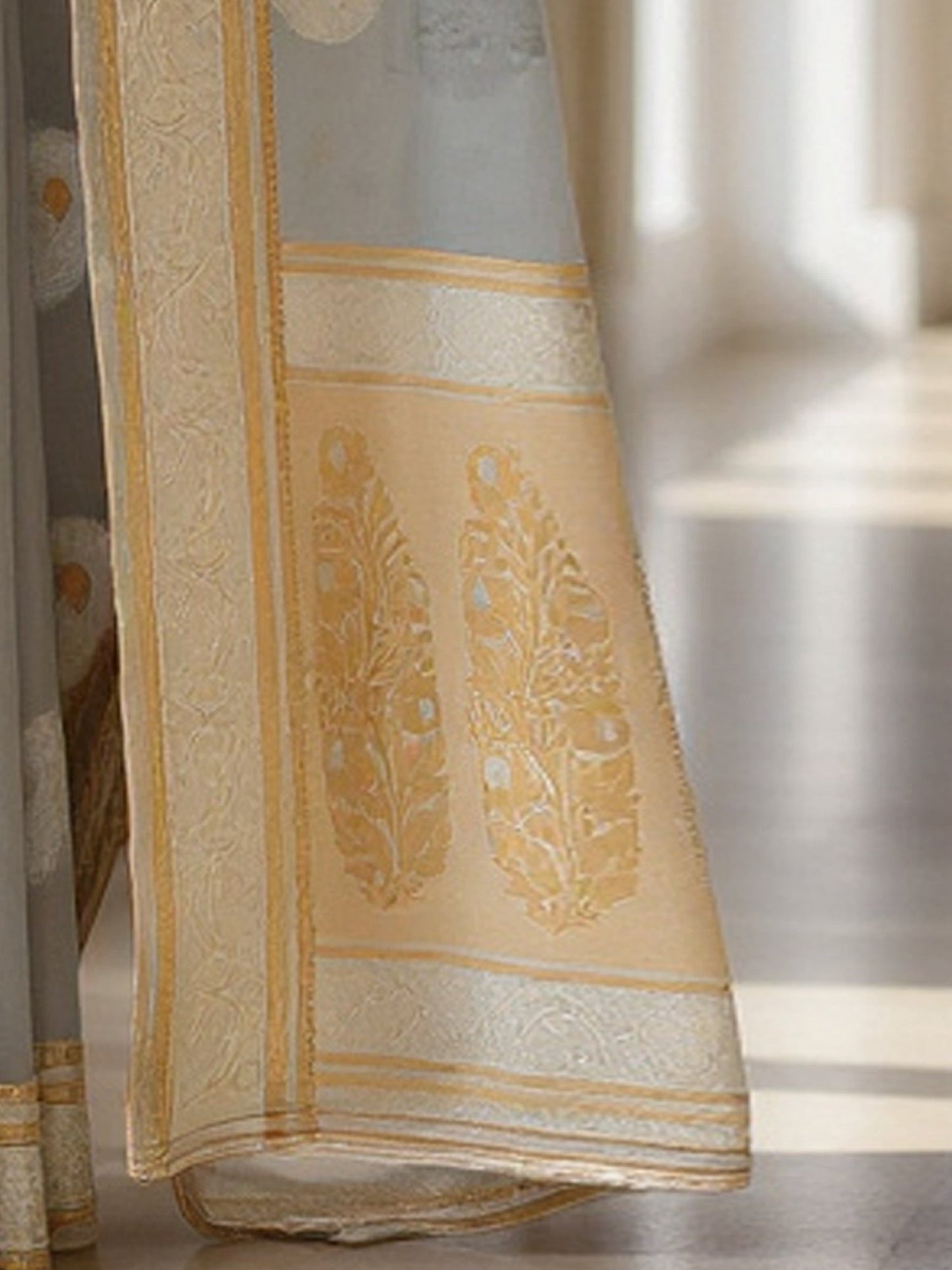 Grey Banarasi Silk Blend Woven Saree