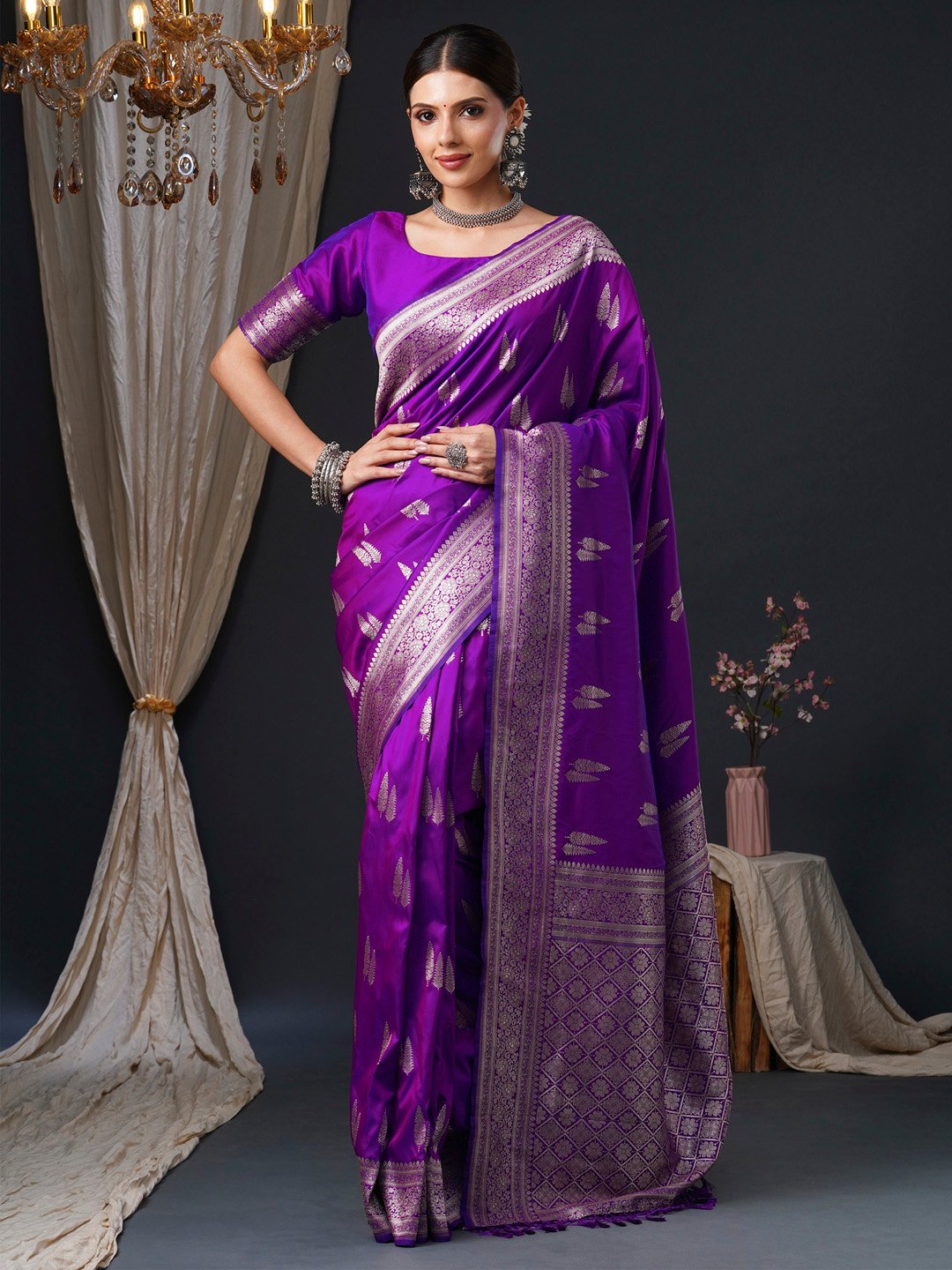 Purple Purple Banarasi Silk Blend Woven Saree