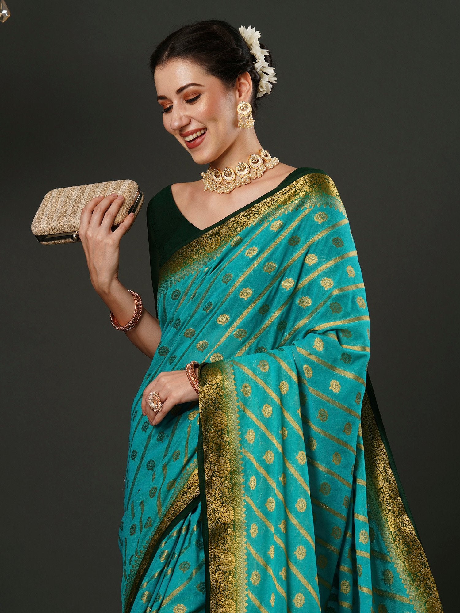 Get the best saree shops in Chandni Chowk
