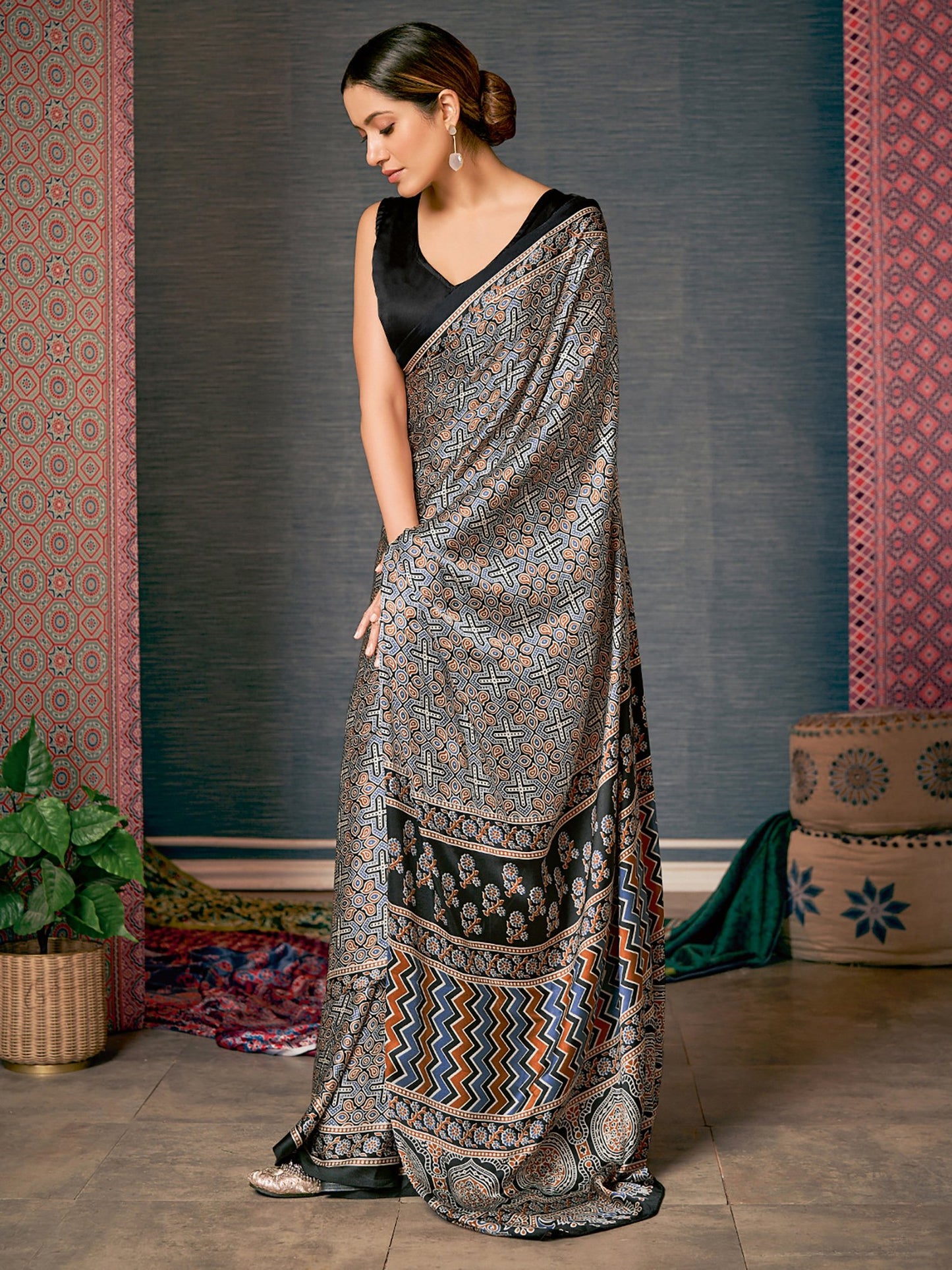 Grey Block Print Crepe Digital Print Saree