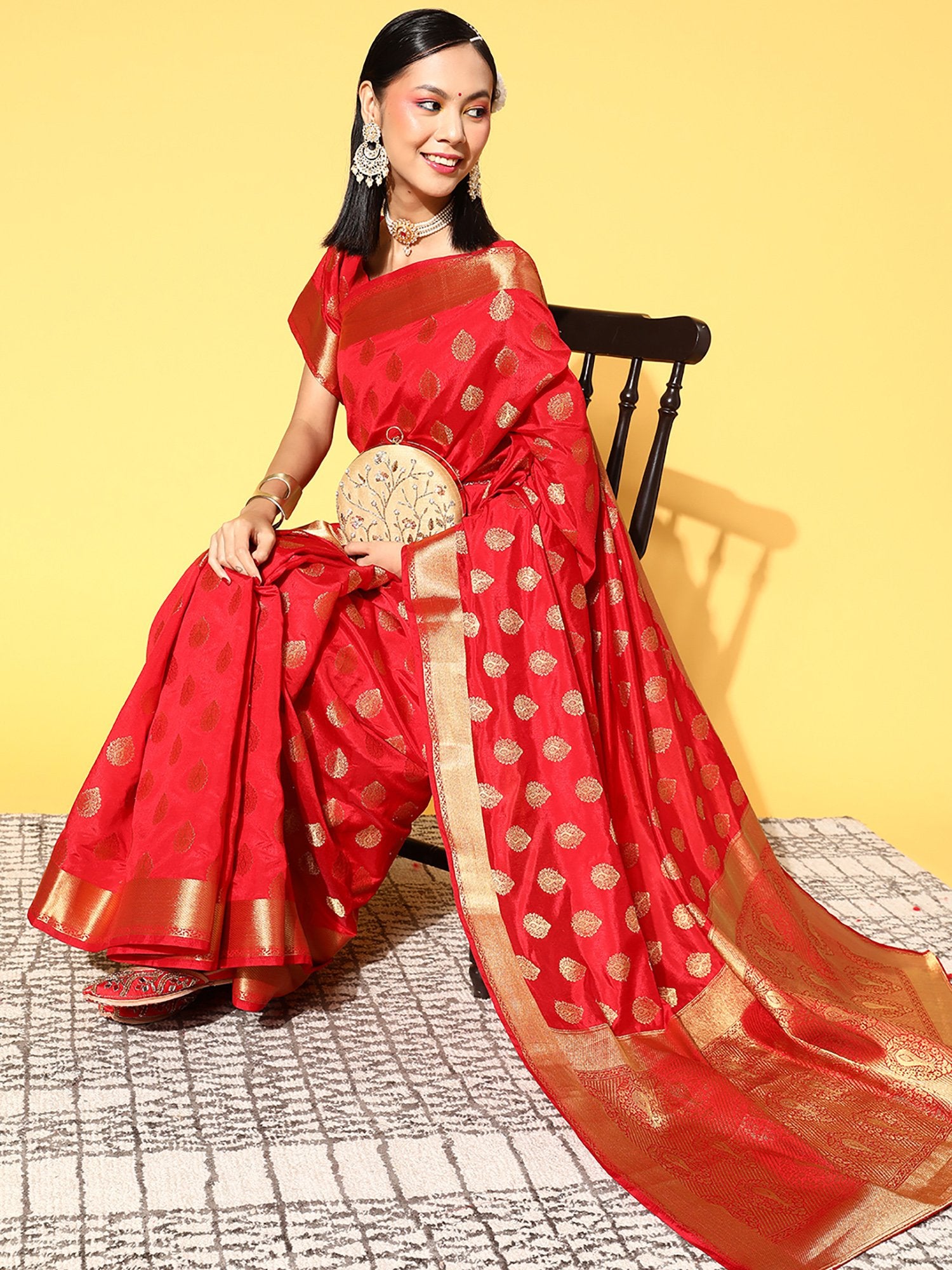 Get the best saree shops in Chandni Chowk