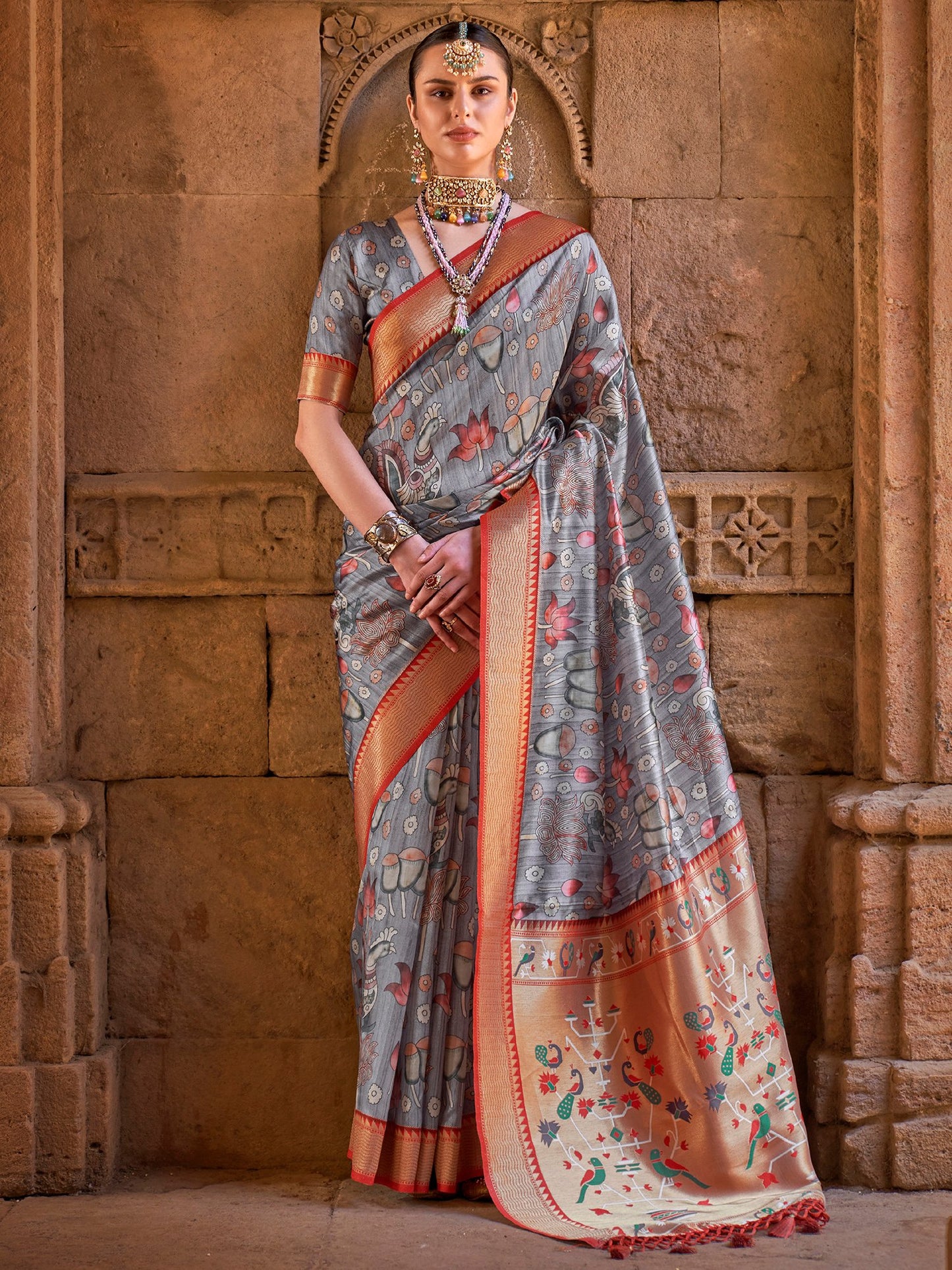 Get the best saree shops in Chandni Chowk