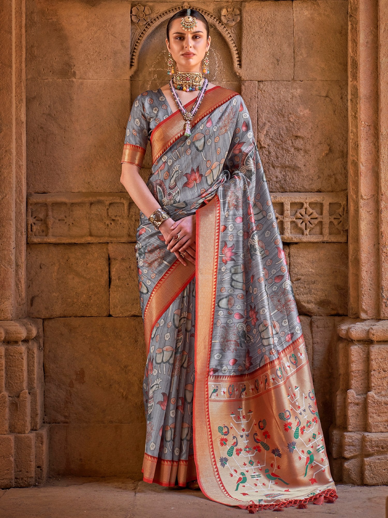 Get the best saree shops in Chandni Chowk