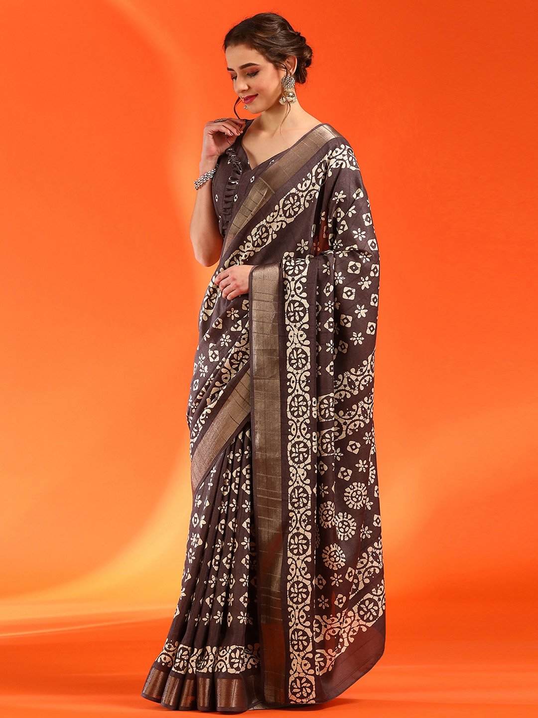 Brown Sungudi Silk Blend Printed Saree