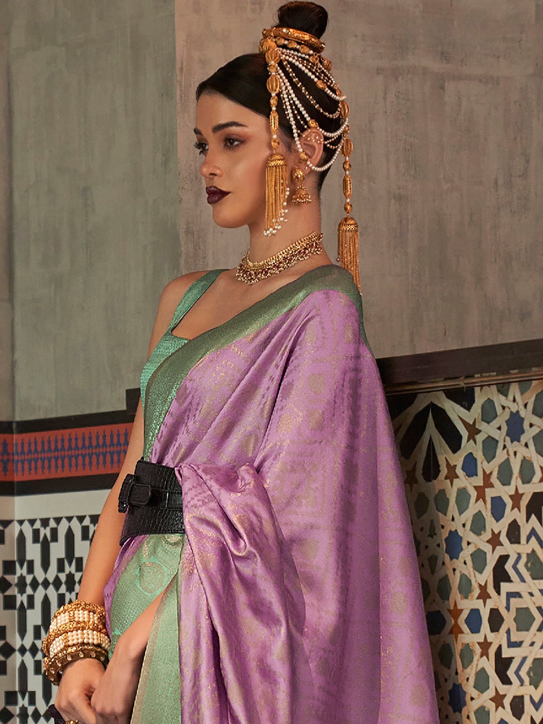 Lavendar Kanjeevaram Silk Blend Woven Saree