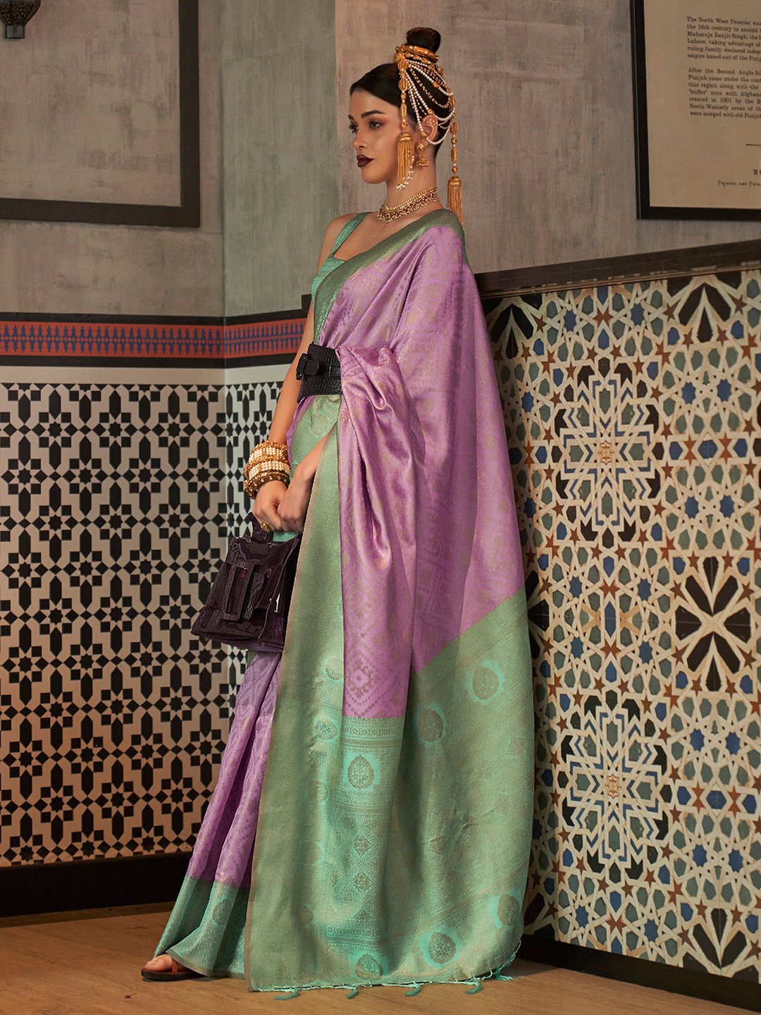 Lavender Lavendar Kanjeevaram Silk Blend Woven Saree