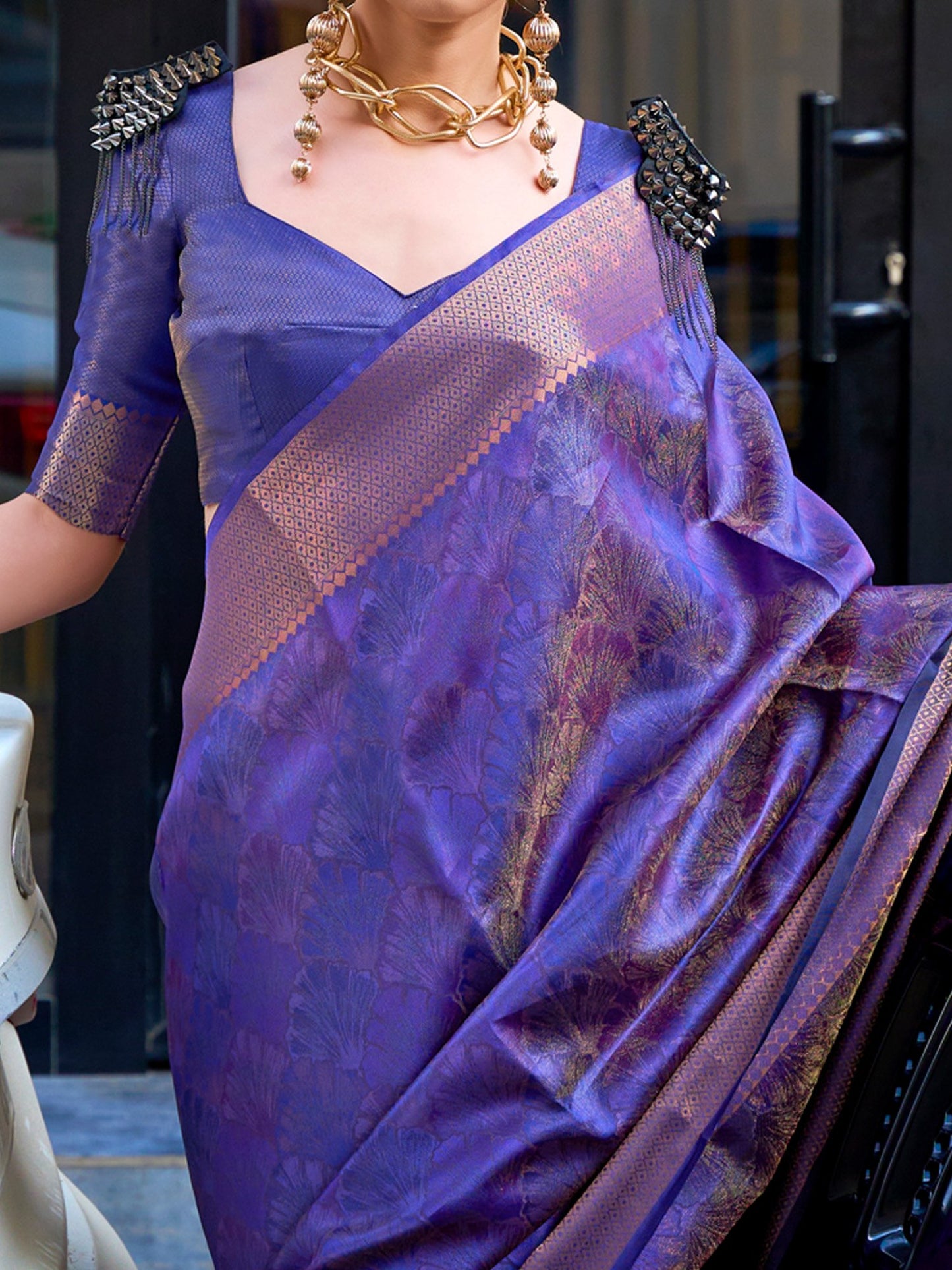 Get the best Kasavu saree online