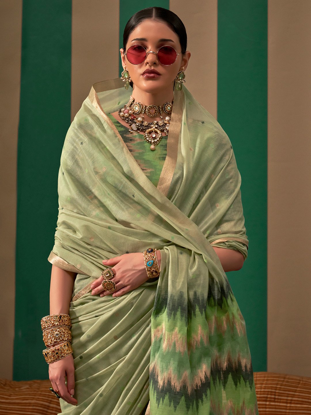 Get the best Kasavu saree online