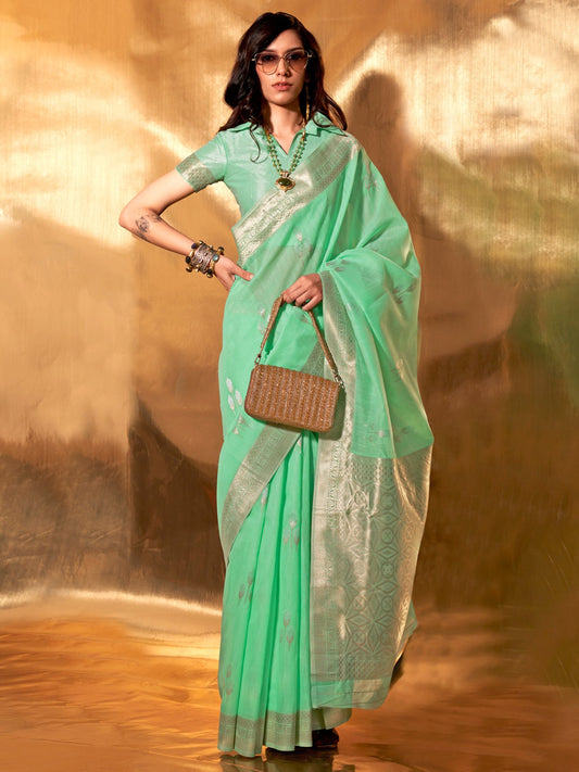 Get the best Kasavu saree online