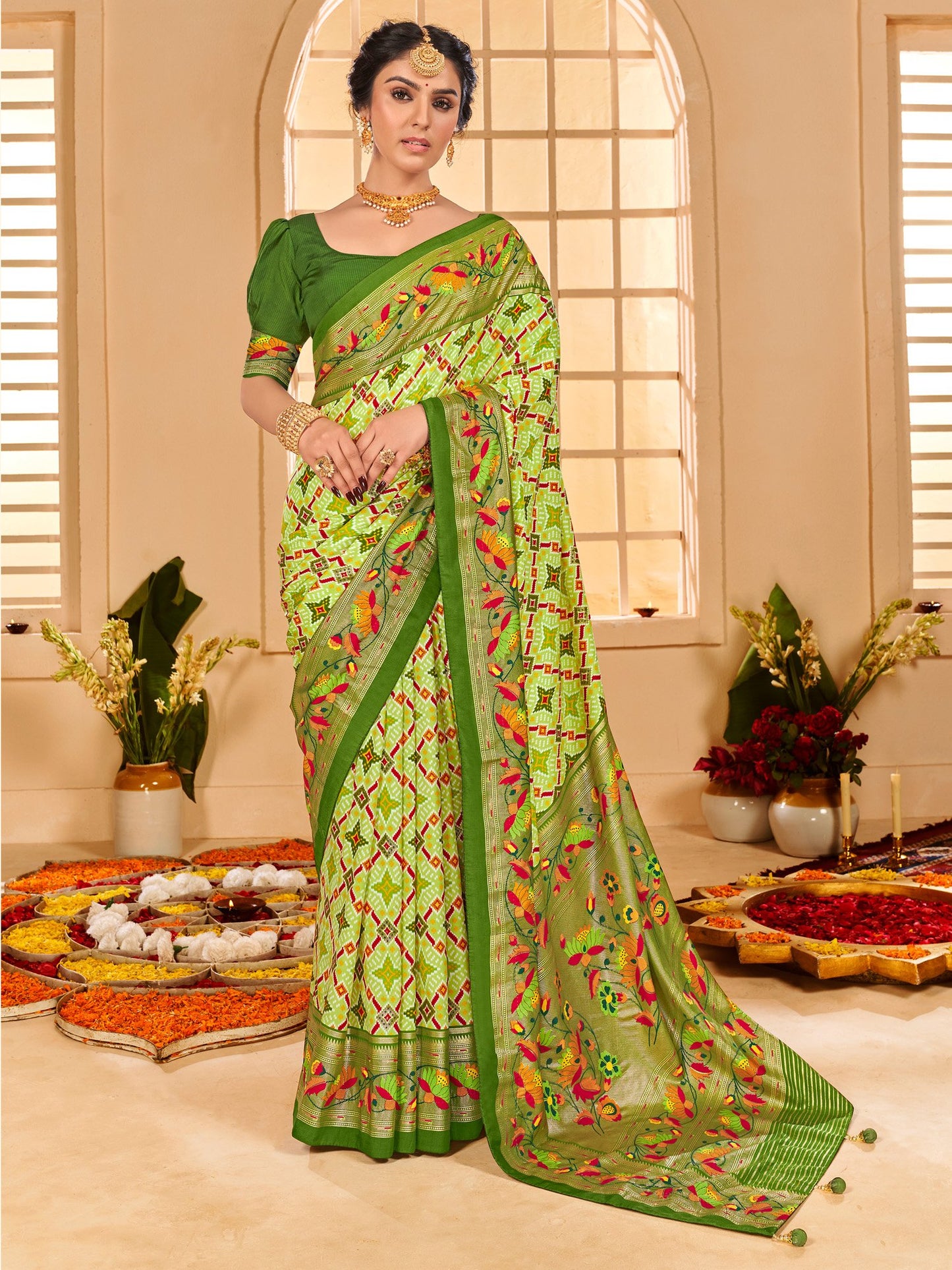 Get the best partywear saree