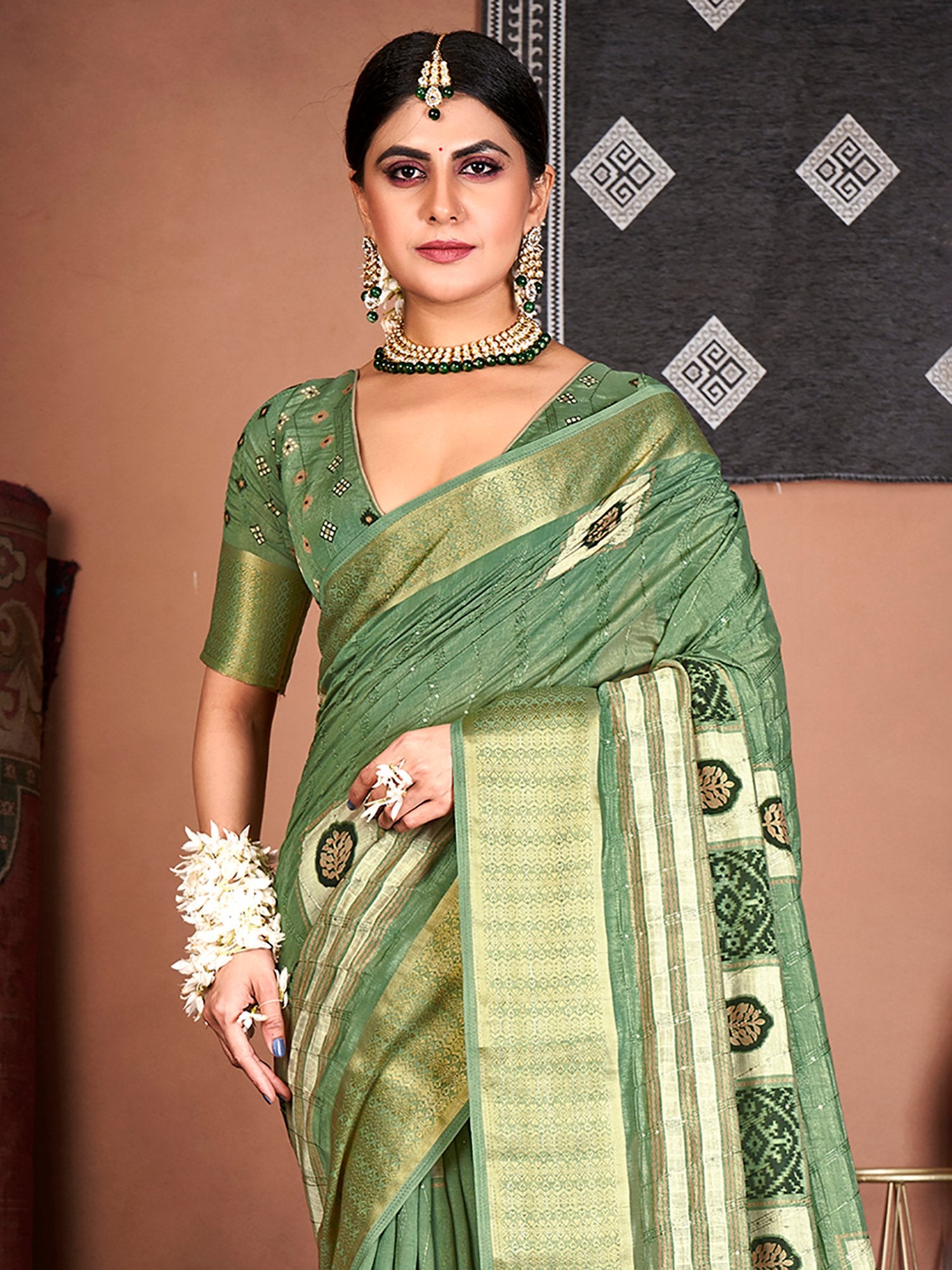 Get the best partywear saree