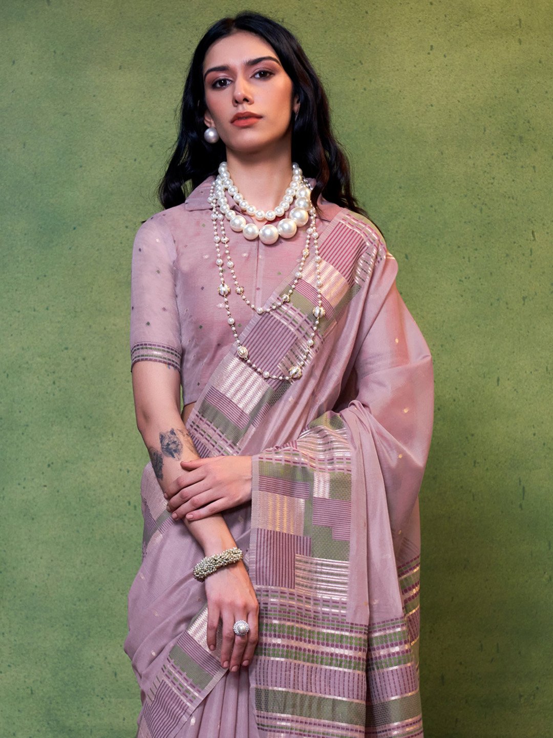 Mauve Banarasi Silk Blend Woven Saree