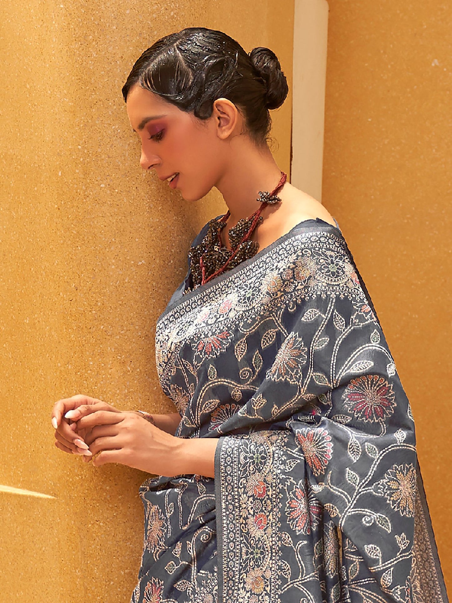 Get the best new saree design