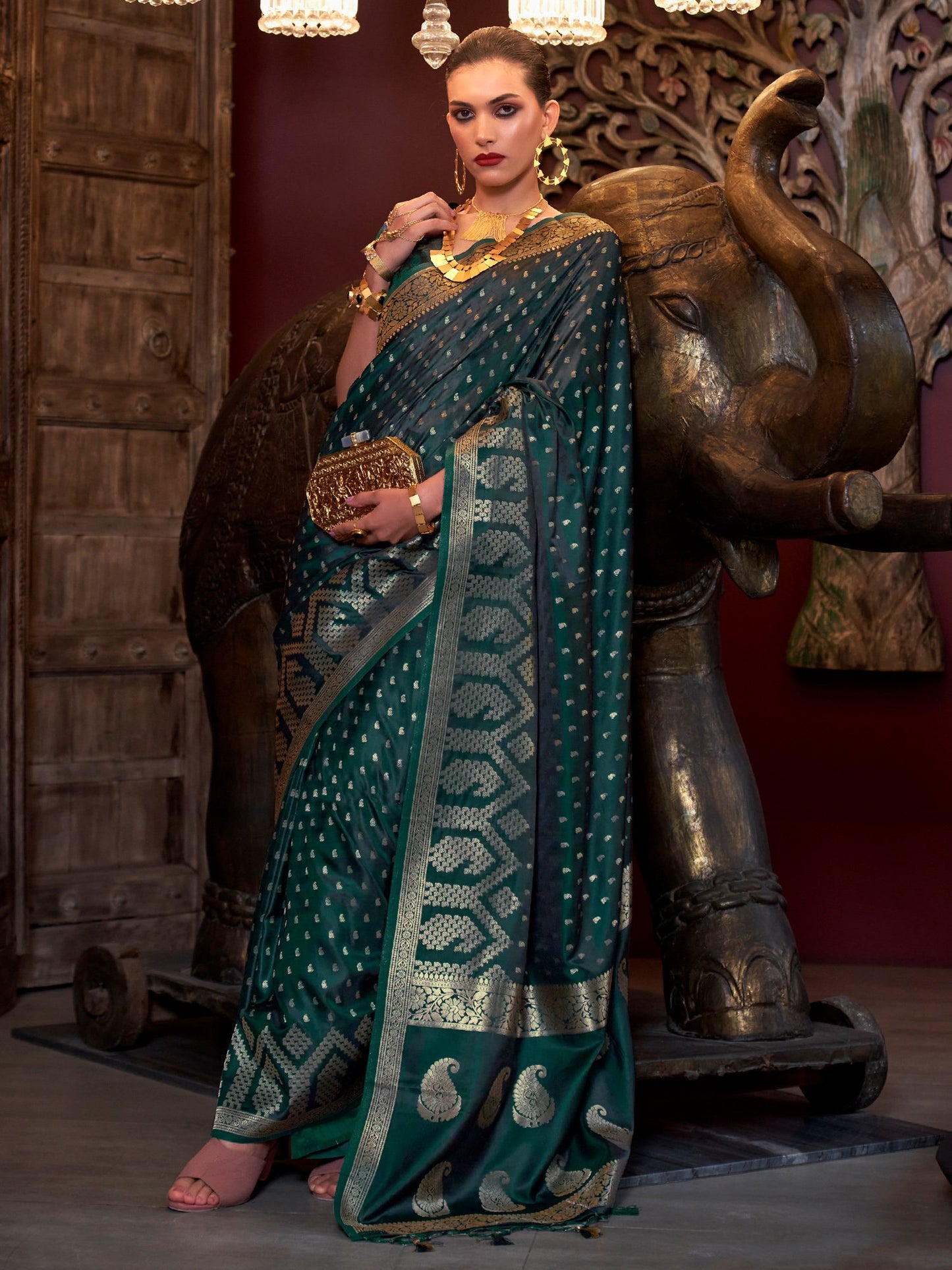 Get the best organza saree