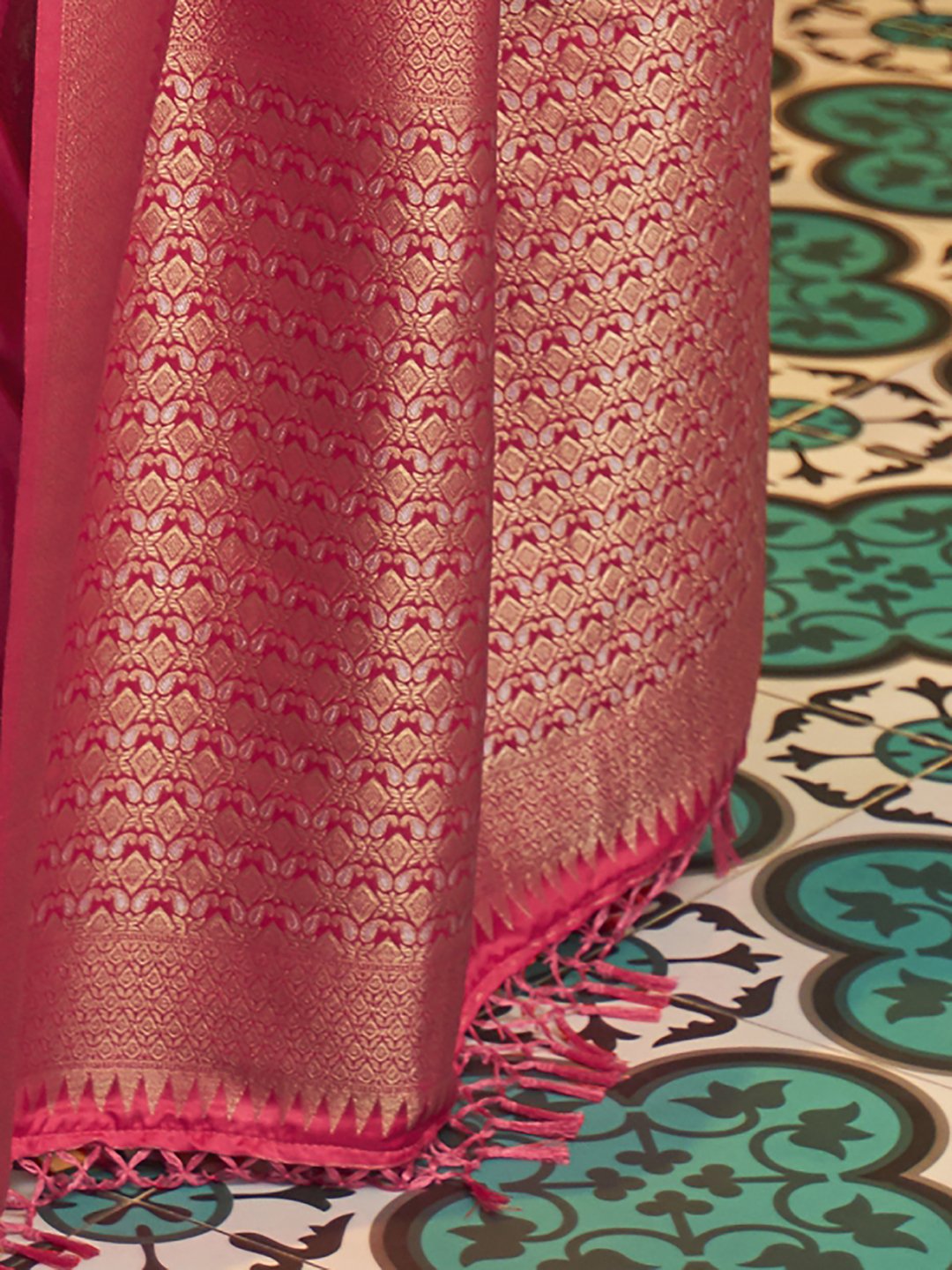 Pink Bagru Silk Blend Woven Saree