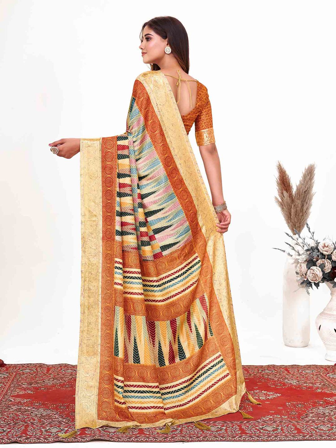 Get the best saree shops in Chandni Chowk