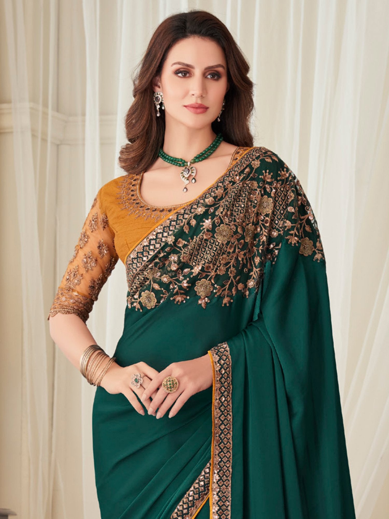 Get the best saree shops in Chandni Chowk