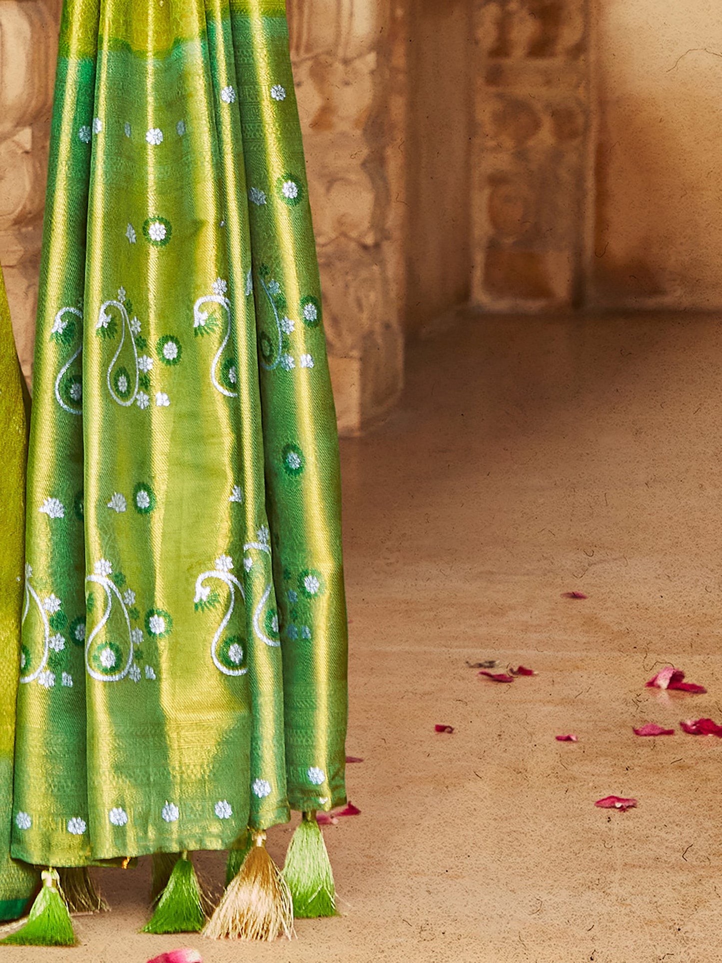 Get the best haldi saree