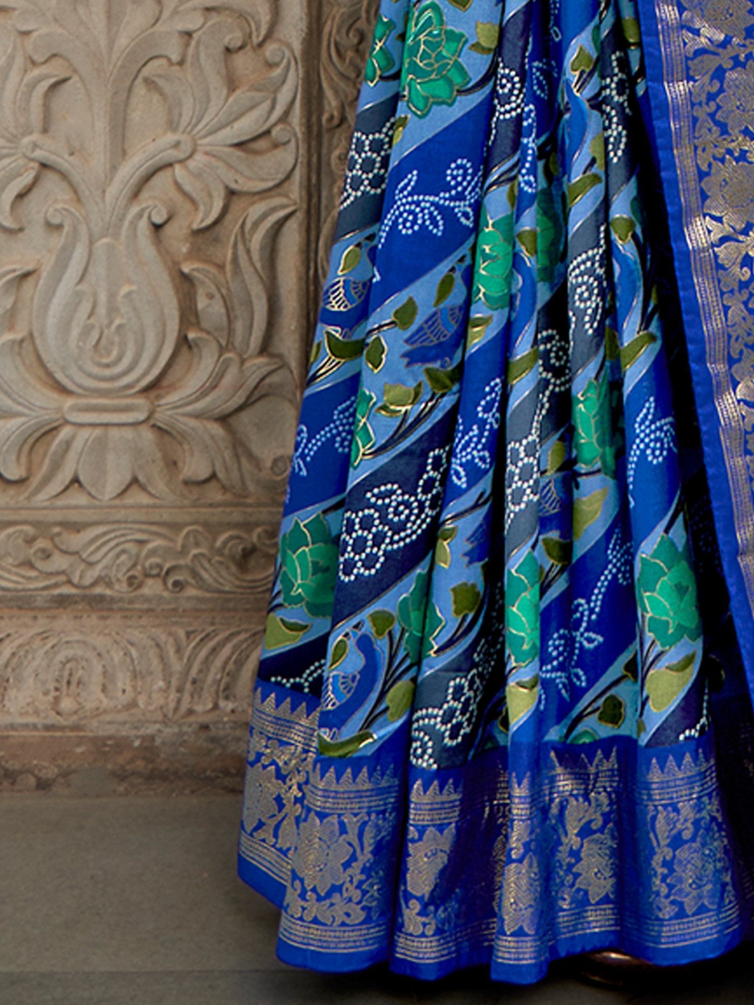 Get the best organza saree