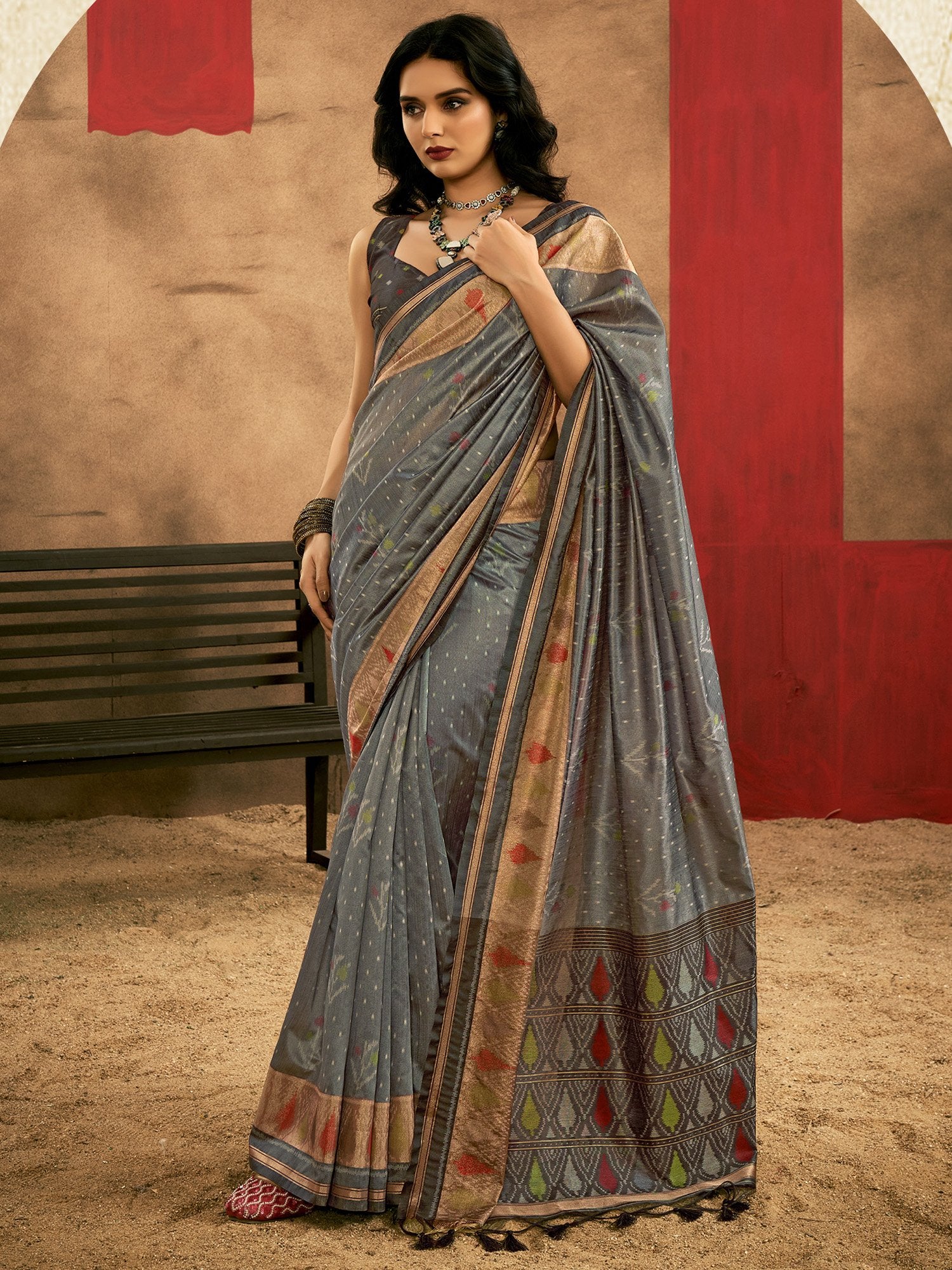 Grey Grey Sungudi Tussar Silk Woven Saree