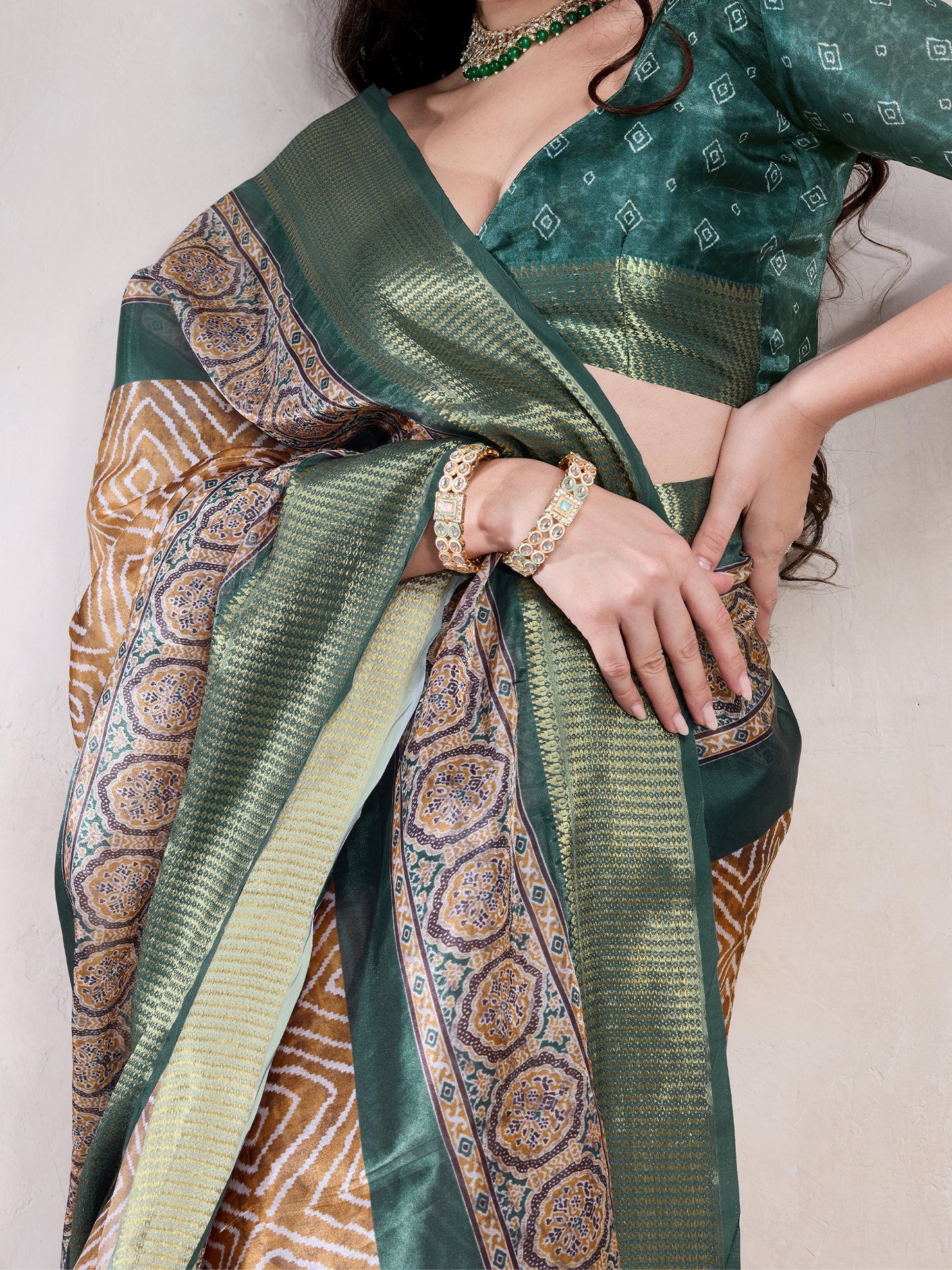 Beige Sungudi Organza Woven Saree