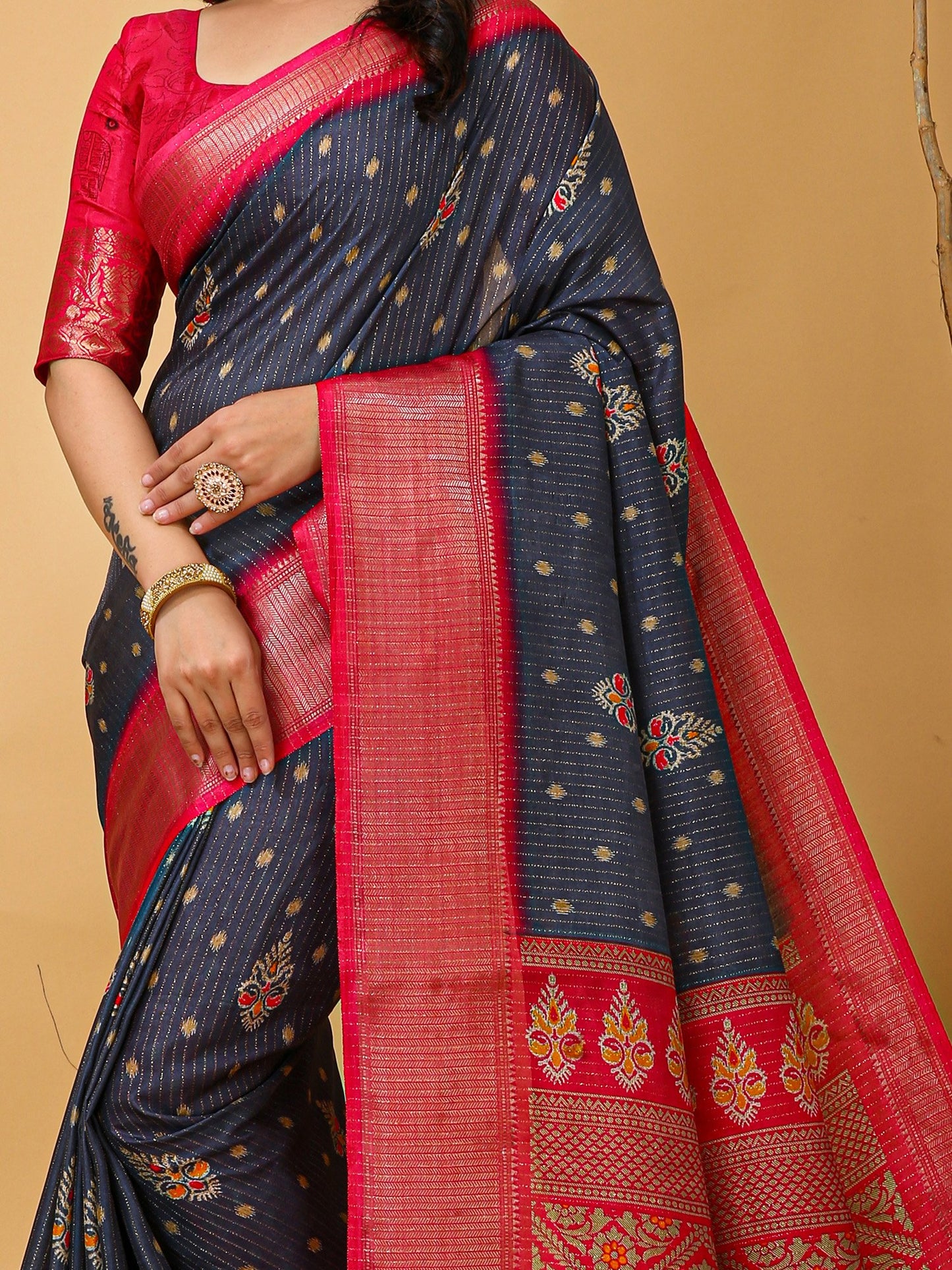 Grey Sungudi Silk Blend Printed Saree