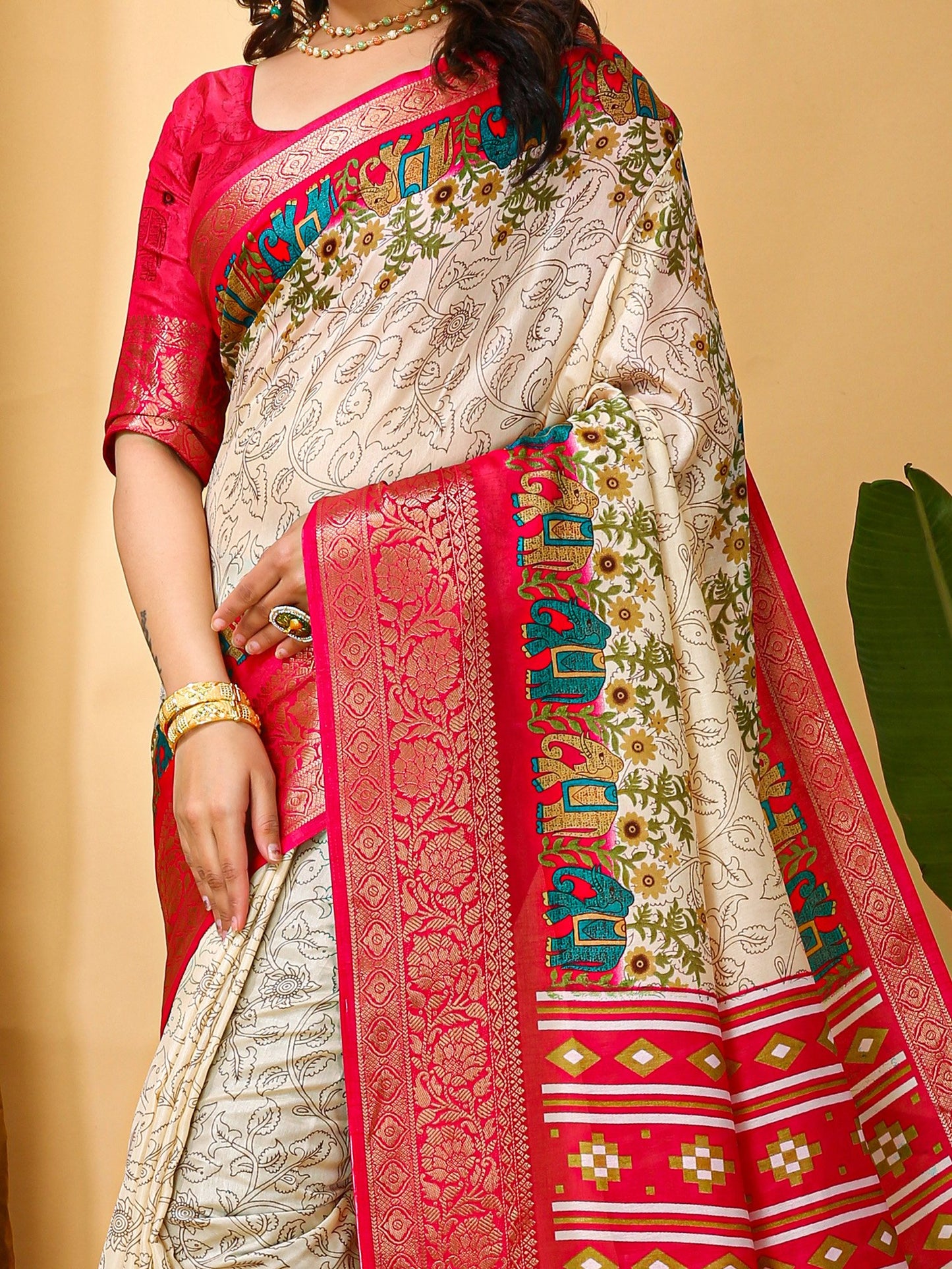 Cream Sungudi Silk Blend Printed Saree