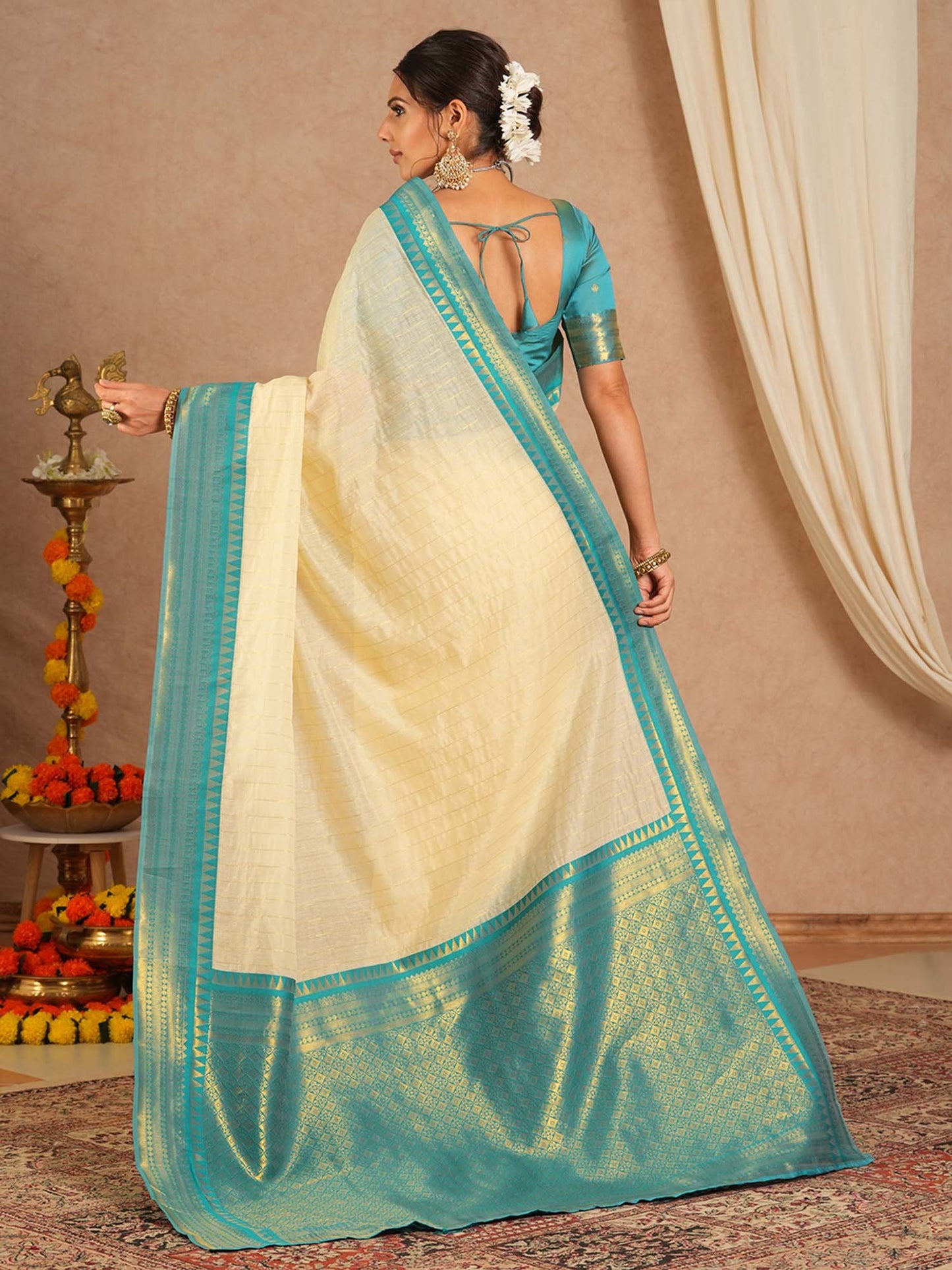Cream Maheshwari Cotton Blend Woven Saree