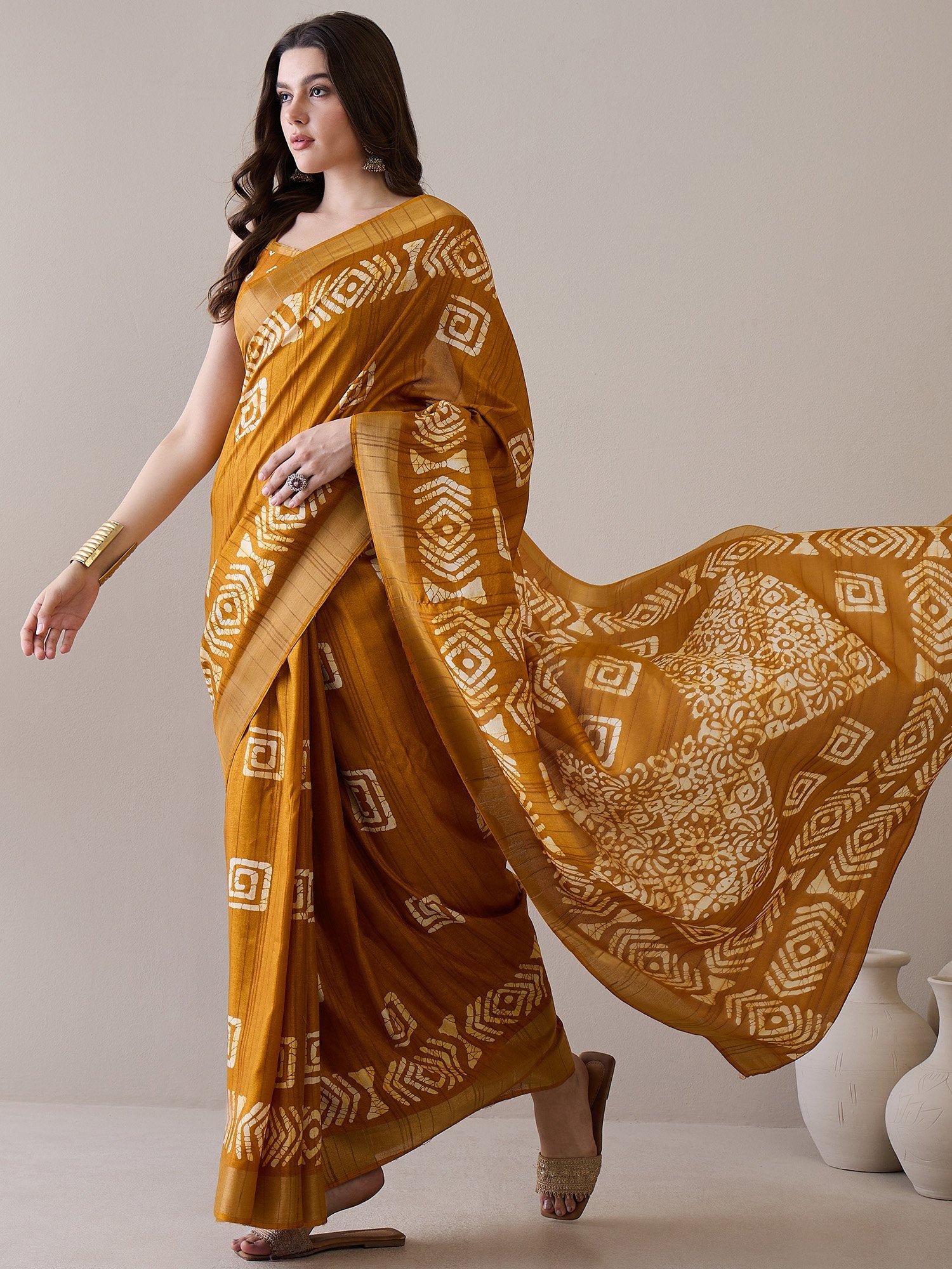 Yellow Mustard Sungudi Silk Blend Printed Saree