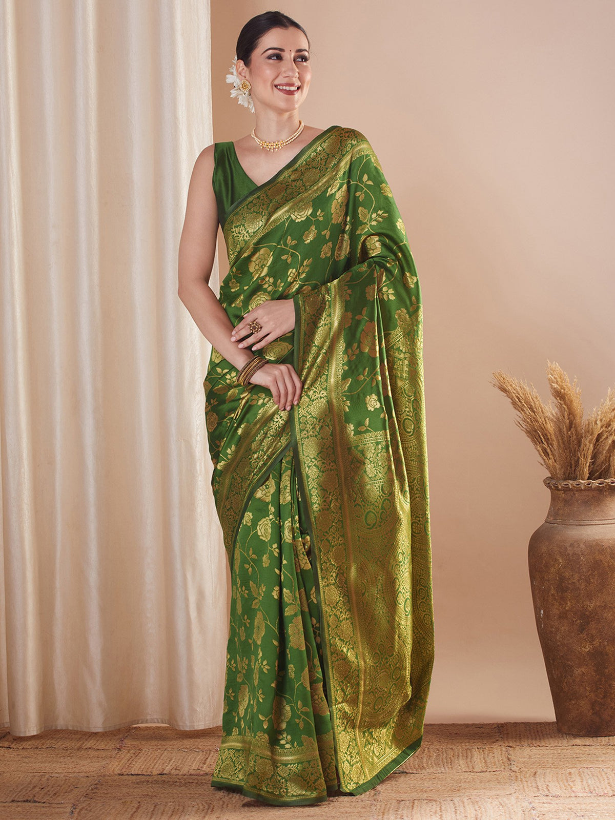 Green Green Banarasi Silk Blend Woven Saree