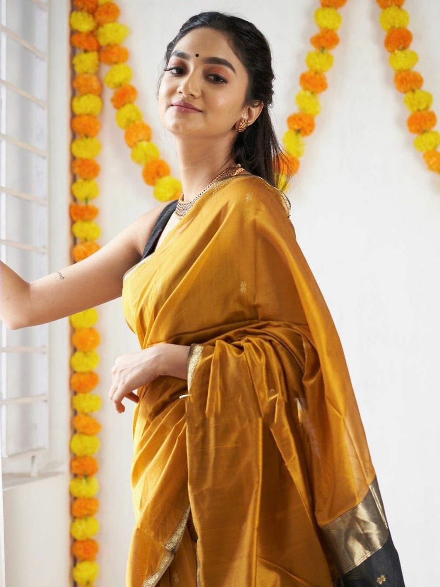 Mustard Maheshwari Silk Cotton Woven Saree