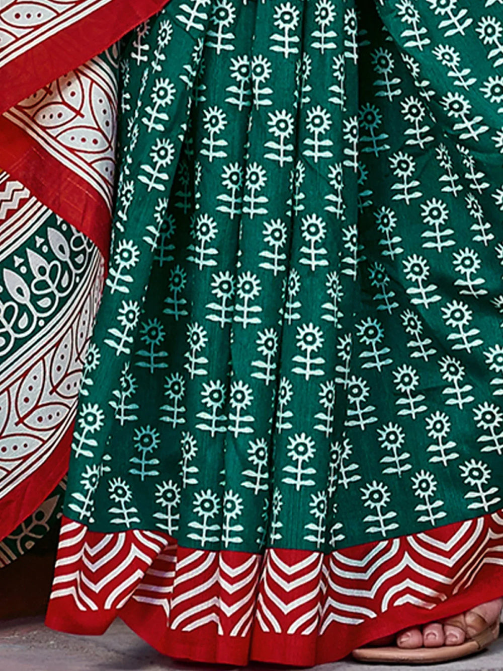 Red and Green Bhagalpuri Silk Saree - The Dori Store