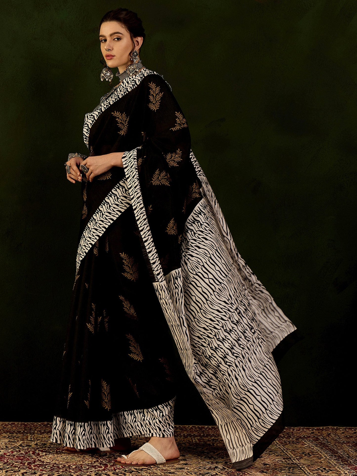 Get the best latest saree design